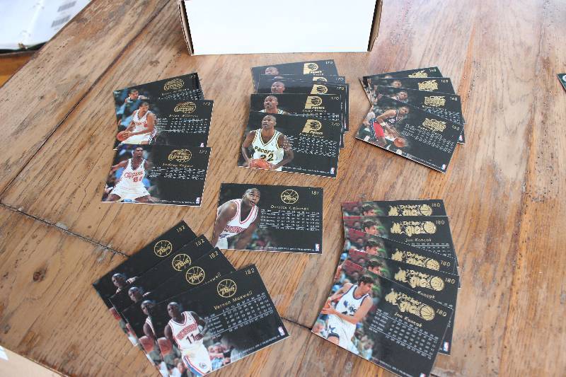 Box of 1995-1996 Fleer Flair Basket...