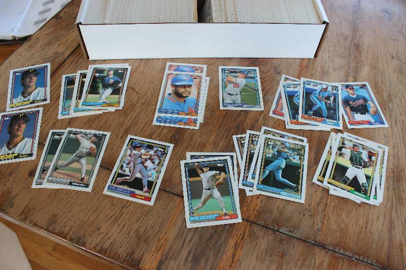 Box of 1992 Topps Baseball Cards...