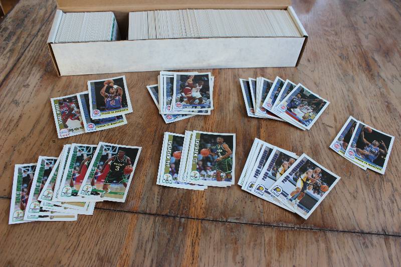 Box of 1992-1993 NBA Hoops Basketba...