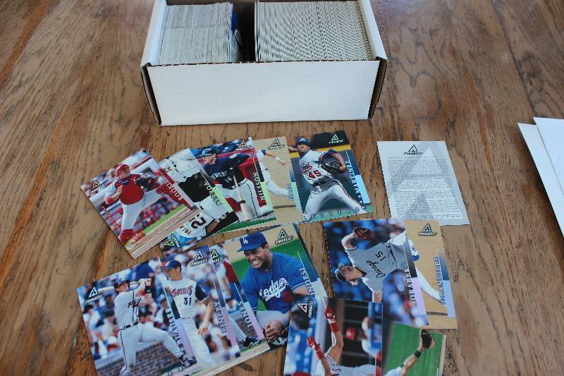 Box of 1998 Pinnacle Baseball Cards...
