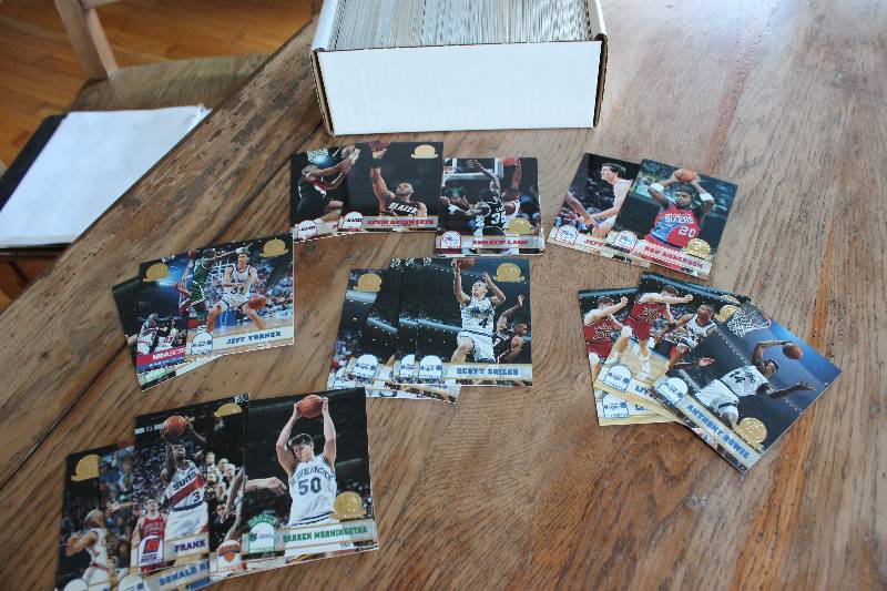 Box of 1993-1994 NBA Hopps Gold Bas...