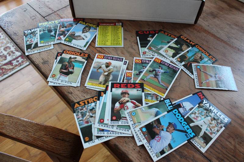 Box of 1986 Topps Baseball Cards...