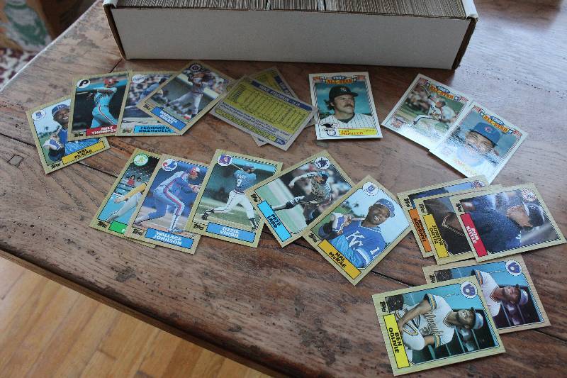 Box of 1987 Topps Baseball Cards...