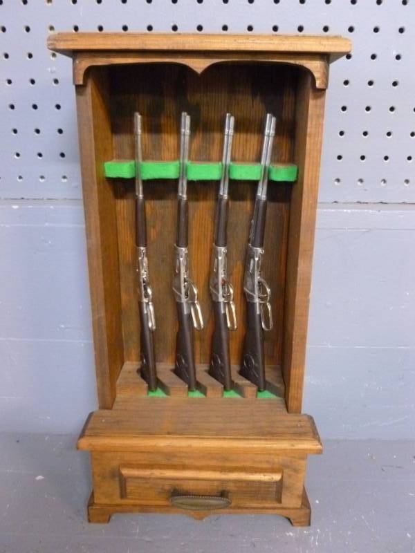 lot 28 image: Cap Gun Set