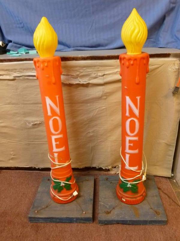 lot 30 image: Vintage Blow Mold
