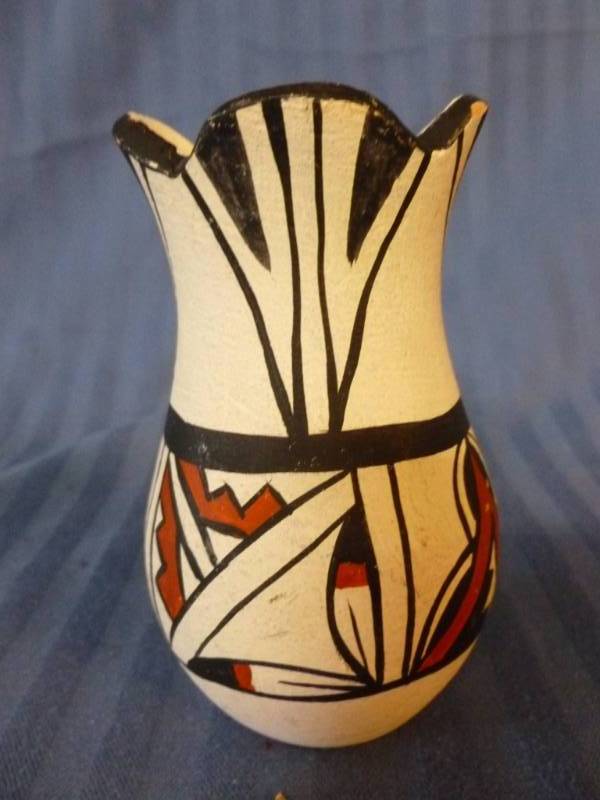 lot 35 image: Native American Item