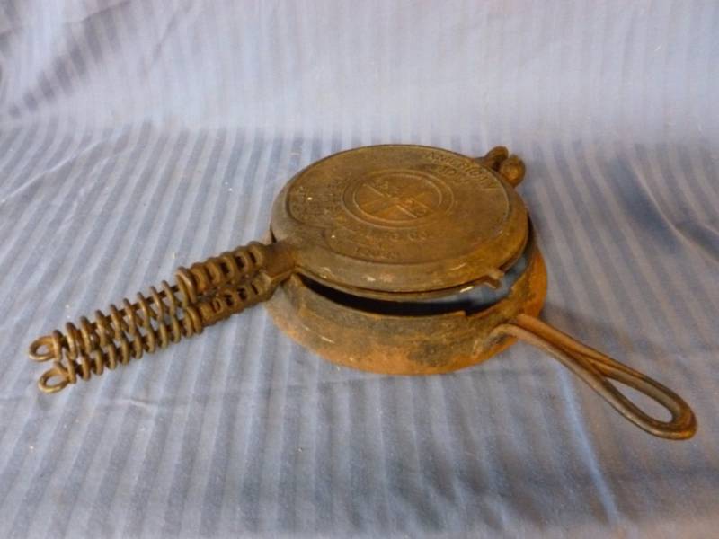 lot 56 image: Vintage Griswold Waffle Iron
