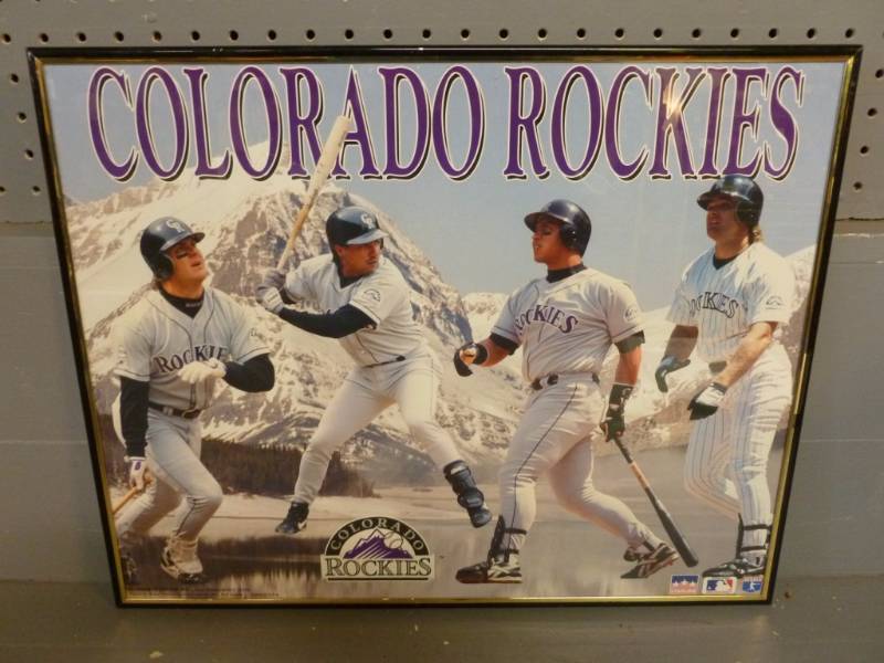 lot 74 image: Sports Collectible