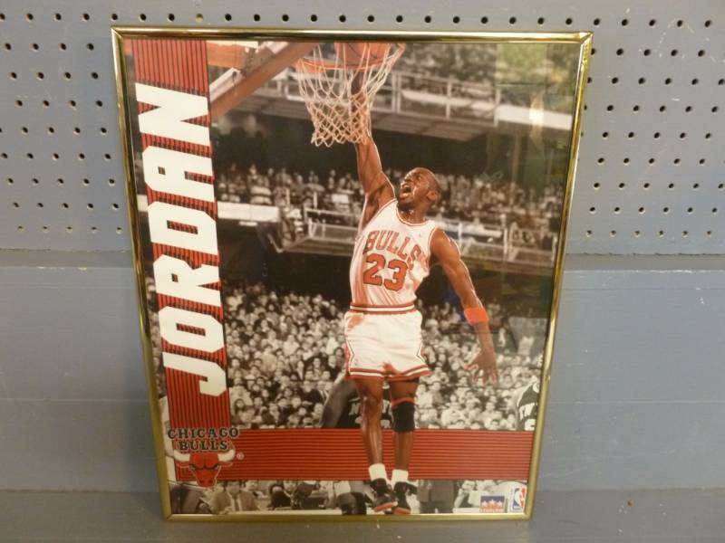 lot 76 image: Sports Collectible