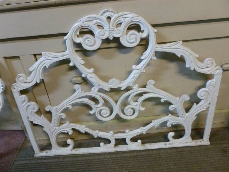 lot 78 image: Cast Iron Trellis