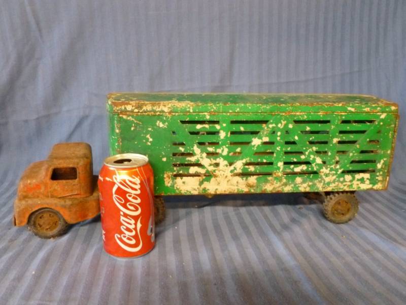 lot 86 image: Vintage Structo