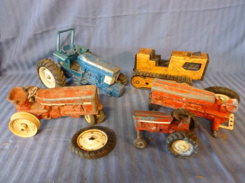 lot 95 image: Vintage Toys
