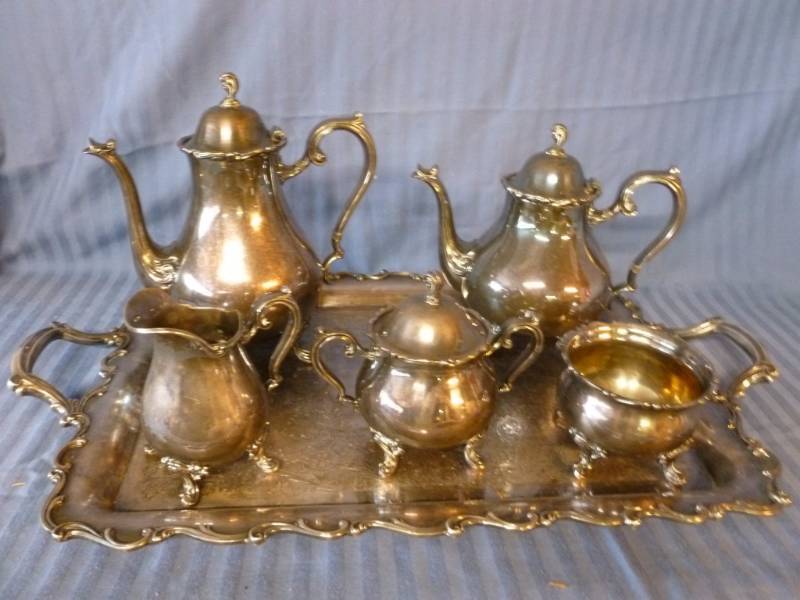 lot 98 image: Tea Set