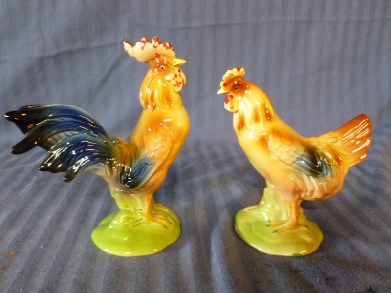 lot 137 image: Vintage Decorations