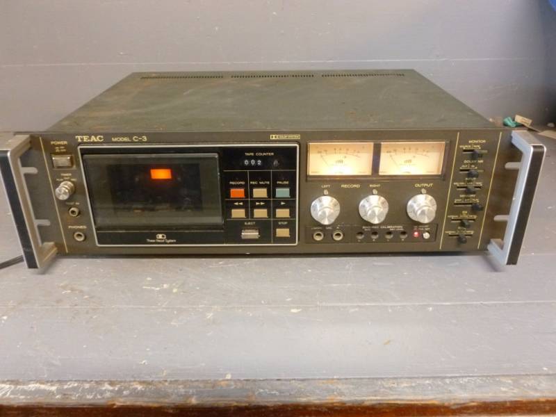 lot 140 image: Electronics