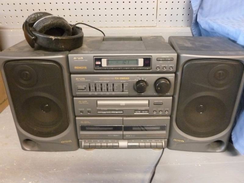 lot 147 image: Aiwa Shelf Stereo