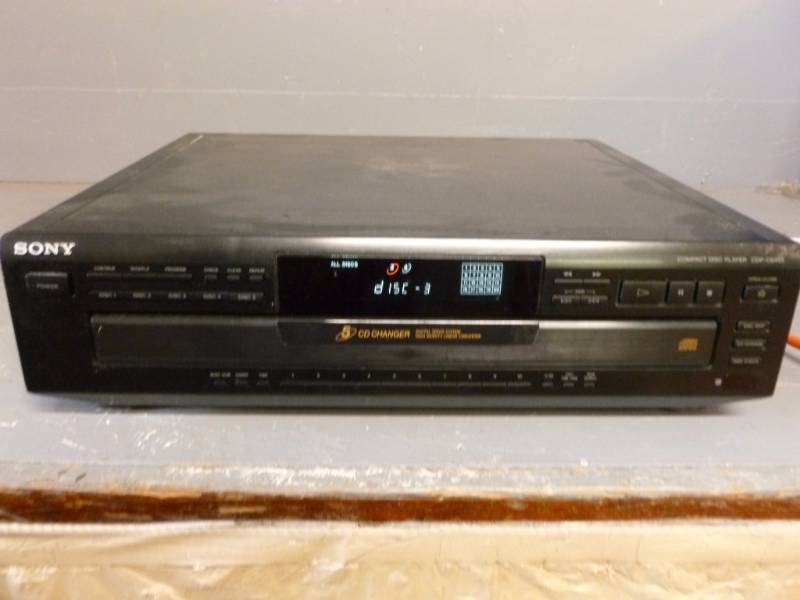 lot 152 image: Sony CD Player