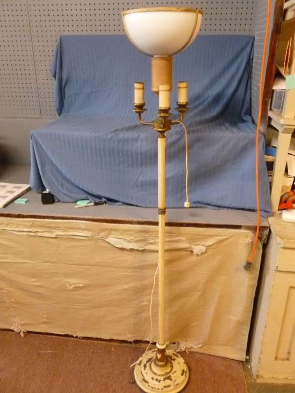 lot 158 image: Antique Lamp