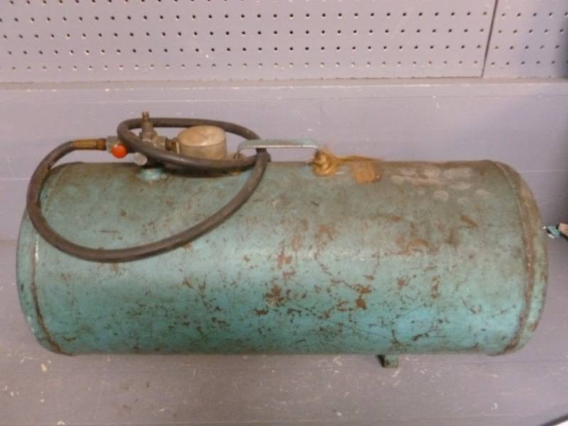 lot 165 image: Portable Air Tank