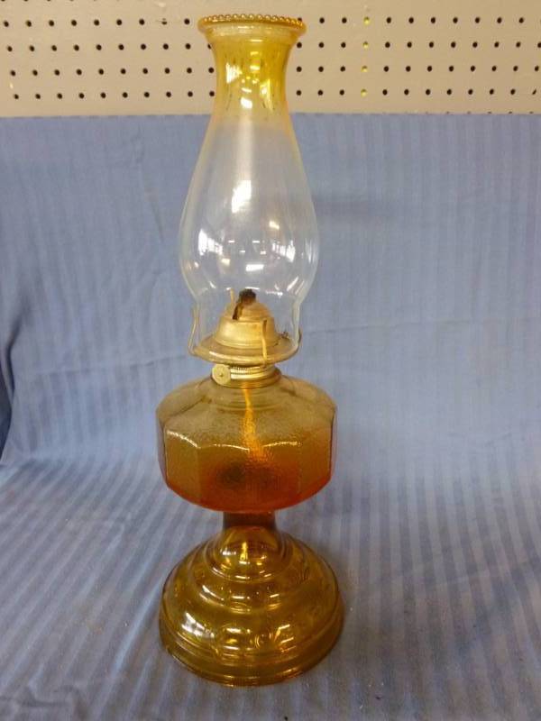 lot 175 image: Vintage Oil Lamp