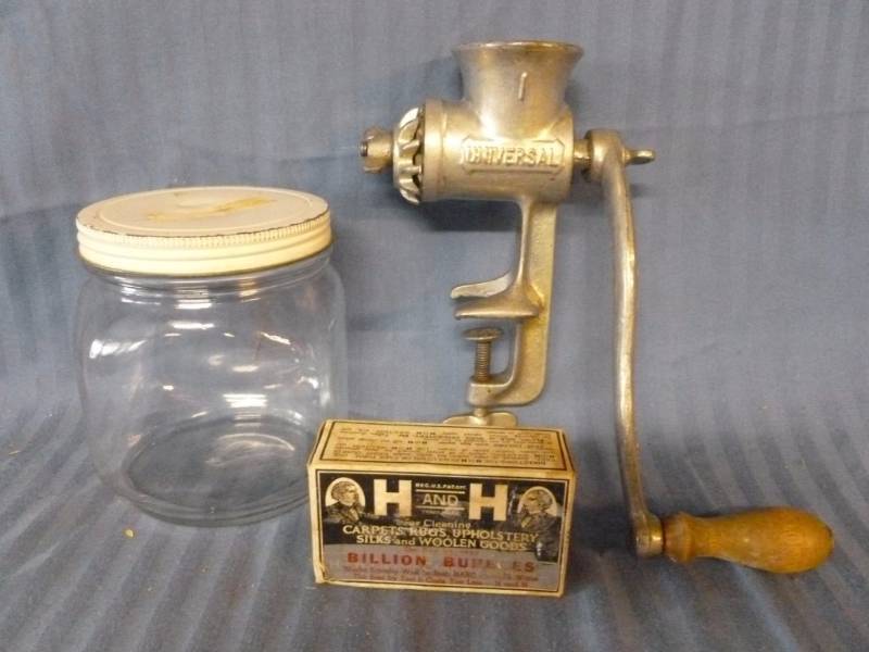 lot 195 image: Vintage Items
