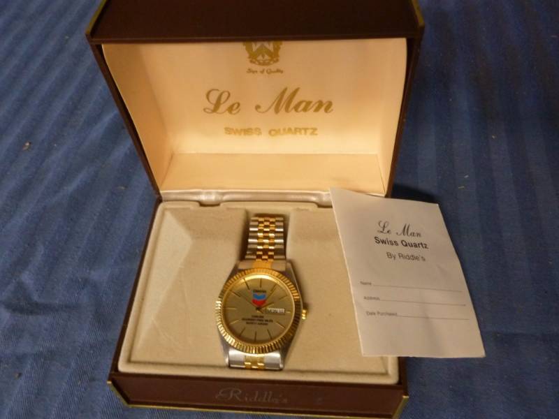 lot 198 image: Mens Watch