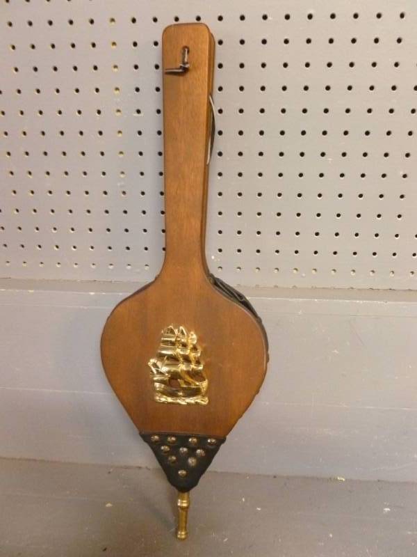 lot 201 image: Vintage Bellow