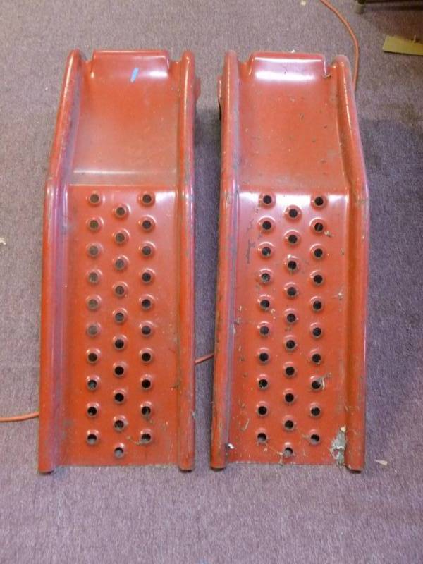 lot 205 image: Car Ramps