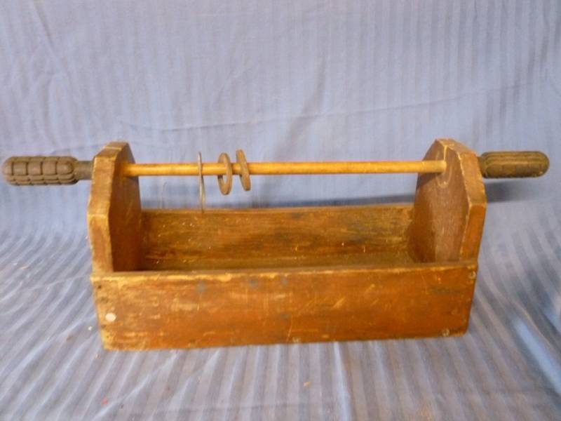 lot 210 image: Carpenters Box
