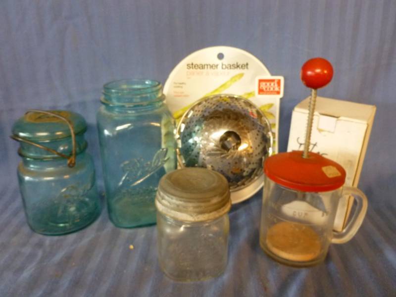 lot 214 image: Vintage Jars