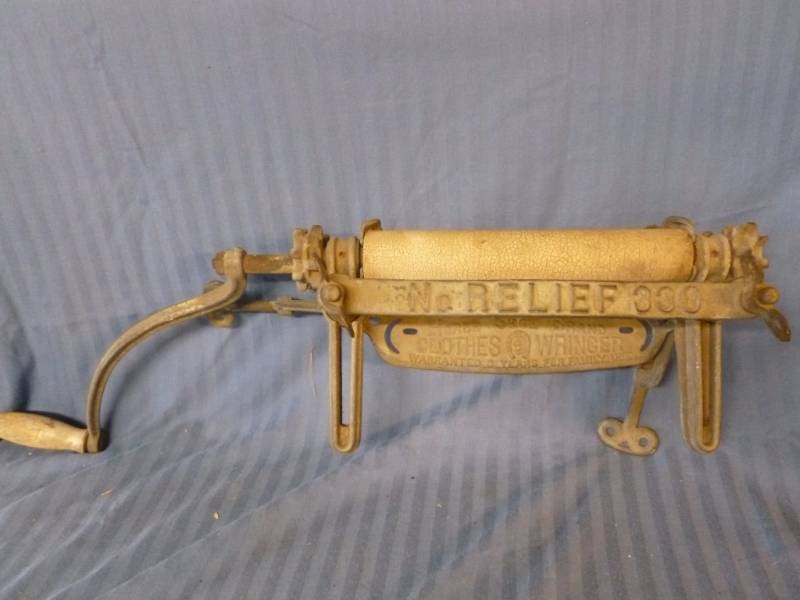 lot 218 image: Antique Clothes Wringer