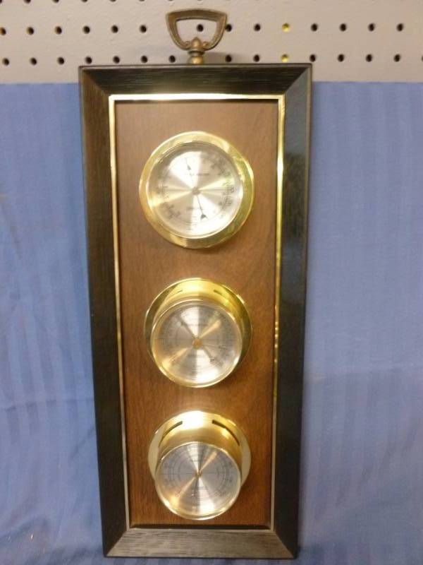 lot 220 image: Wall Weather Dial