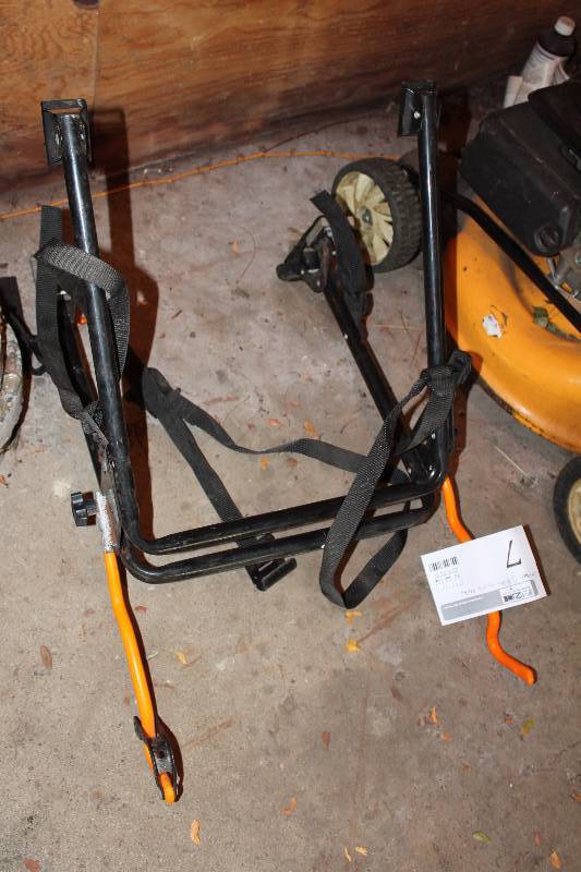 lot 7 image: Graber Two Bike Trunk Rack
