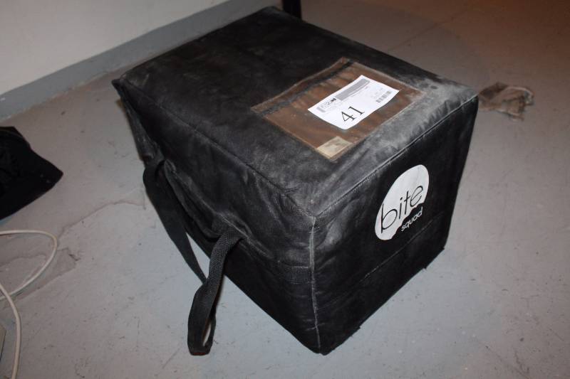 lot 41 image: Bitesquad Hot Rack Transport Bag 23x 17x 17
