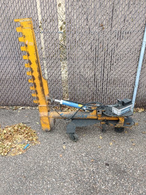 lot 11 image: Car-O-Liner Frame Rack Pulling Tower