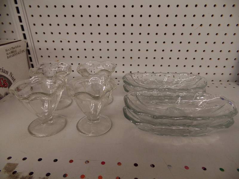 4-Small Sundae Cups and 4 Banana Split Boats