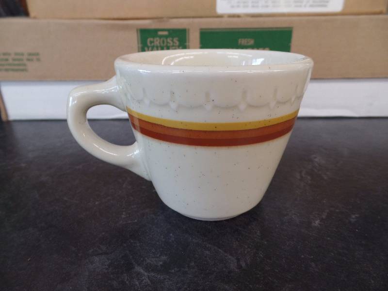 lot 9 image: Coffee mugs