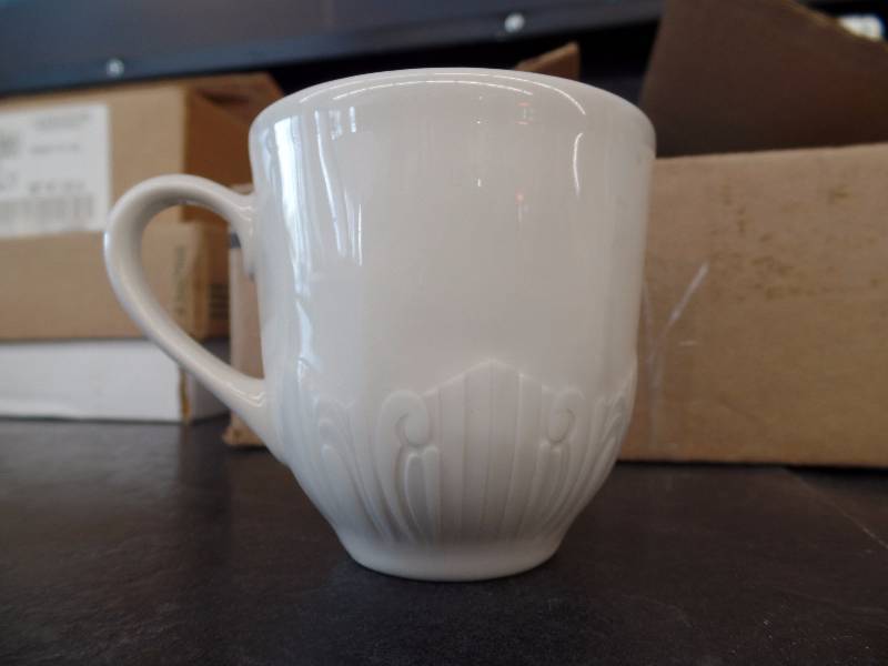 lot 10 image: Coffee mugs