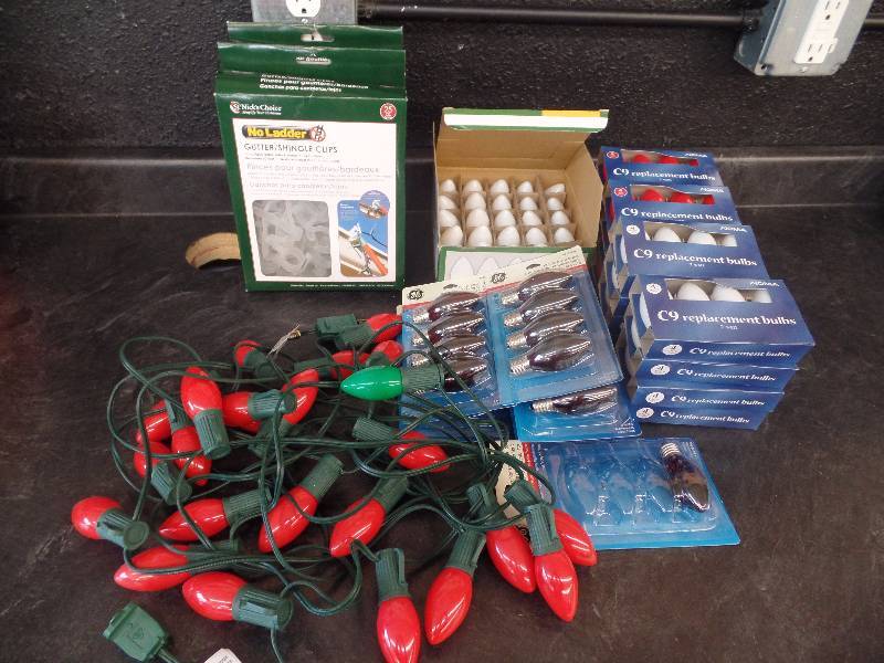 lot 13 image: Christmas bulbs