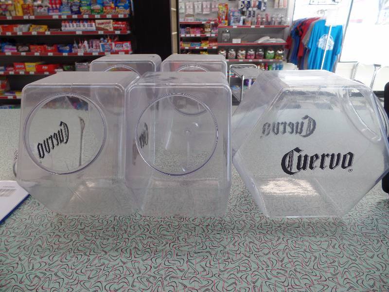 lot 18 image: Plastic bins
