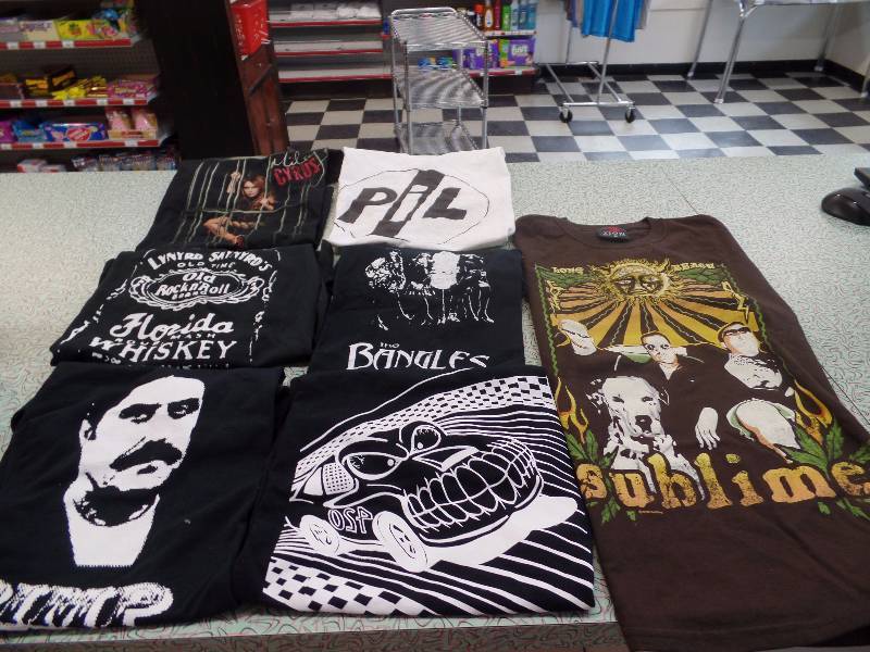 lot 19 image: Small  Band T-shirts