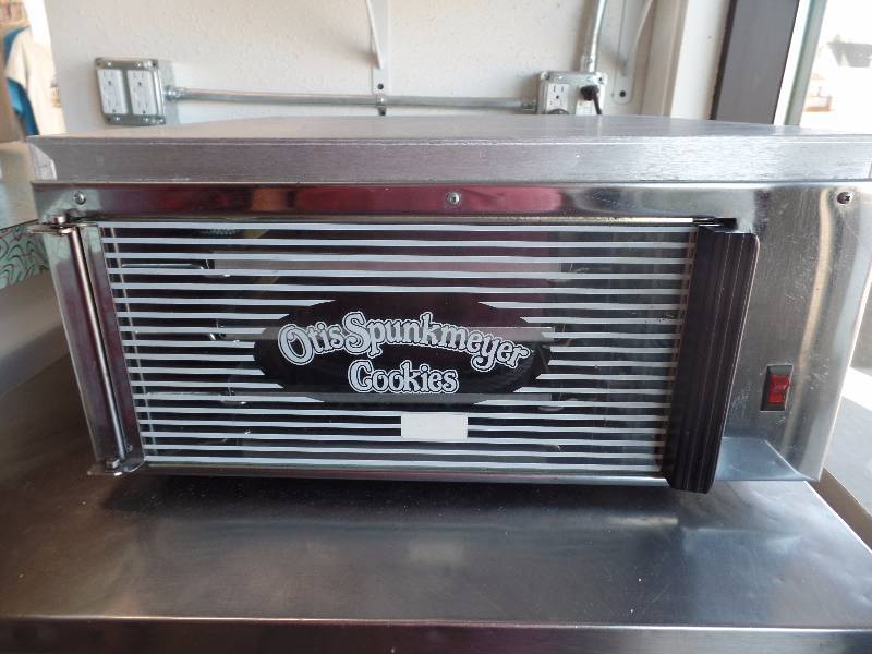 lot 66 image: Otis Spunkmeyer Cookies cookie oven