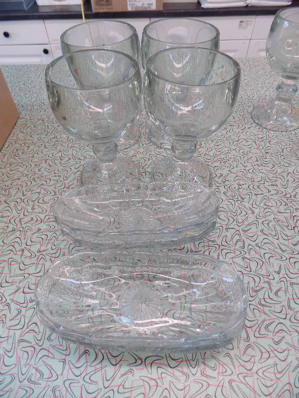 lot 71 image: Glassware desserts