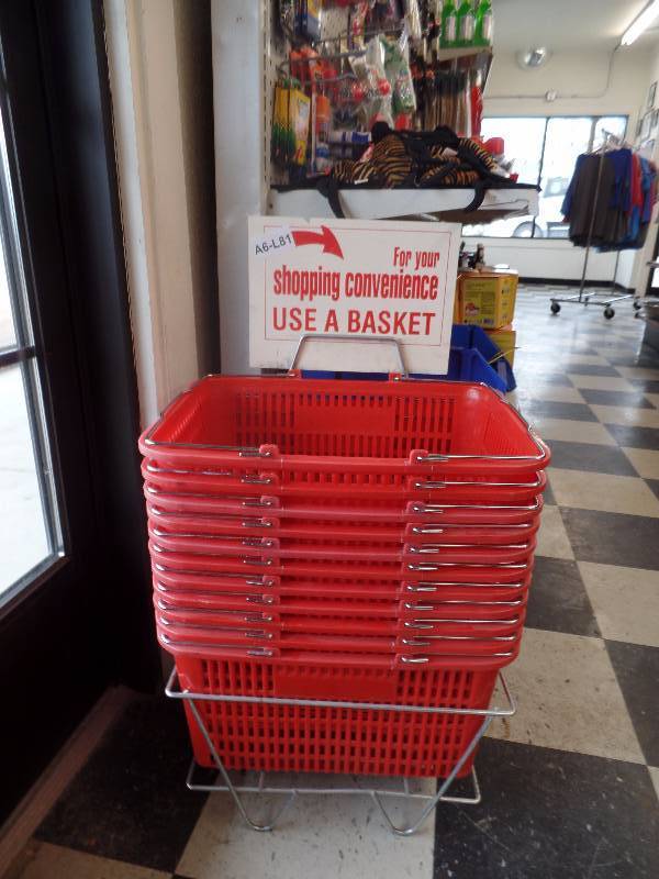 lot 81 image: Shopping baskets