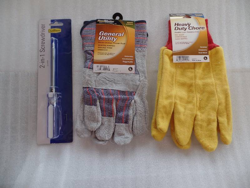 lot 92 image: Hardware gloves & tools
