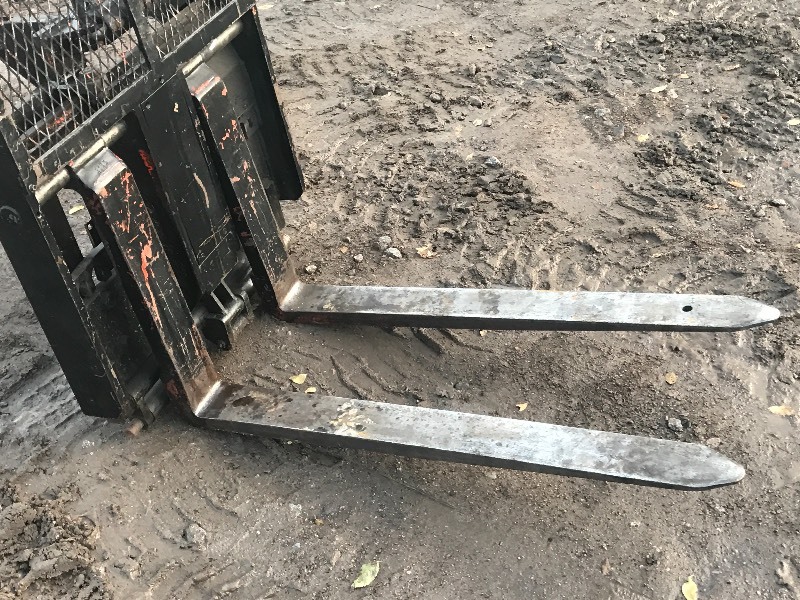 lot 3 image: Forklift Cage & Forks