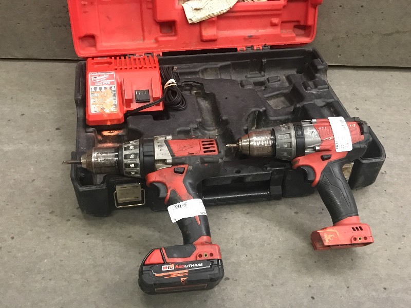 lot 7 image: Milwaukee M18 Cordless 12 Hammer ...