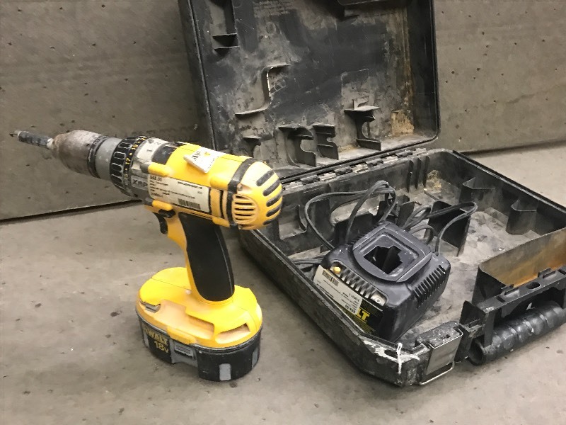 lot 9 image: DeWalt DC987 18Volt XRP 12 Cordle...