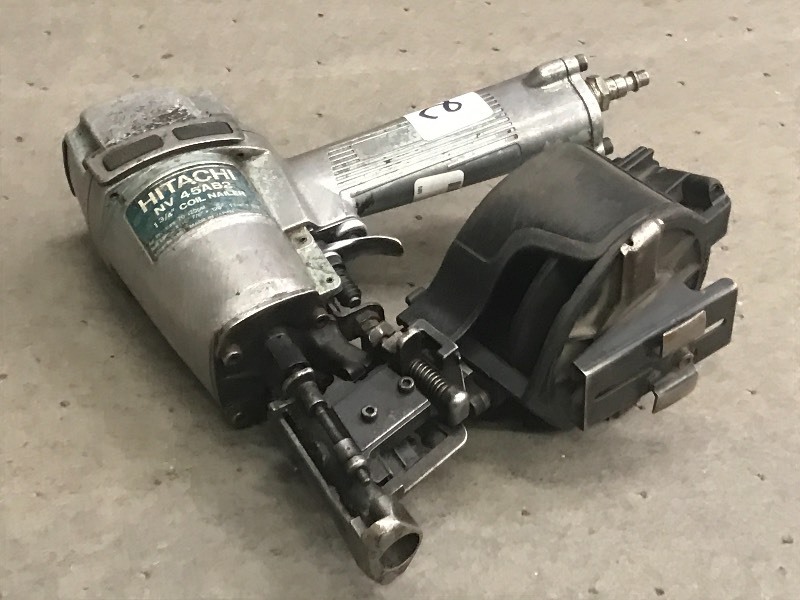 lot 26 image: Hitachi NV-45AB2 Pneumatic Coil Roo...