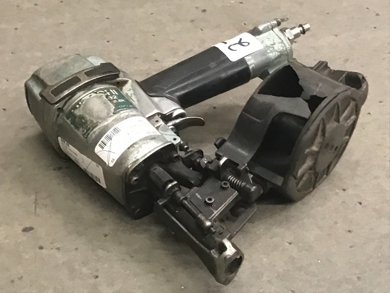 lot 27 image: Hitachi NV-45AB2 Pneumatic Coil Roo...